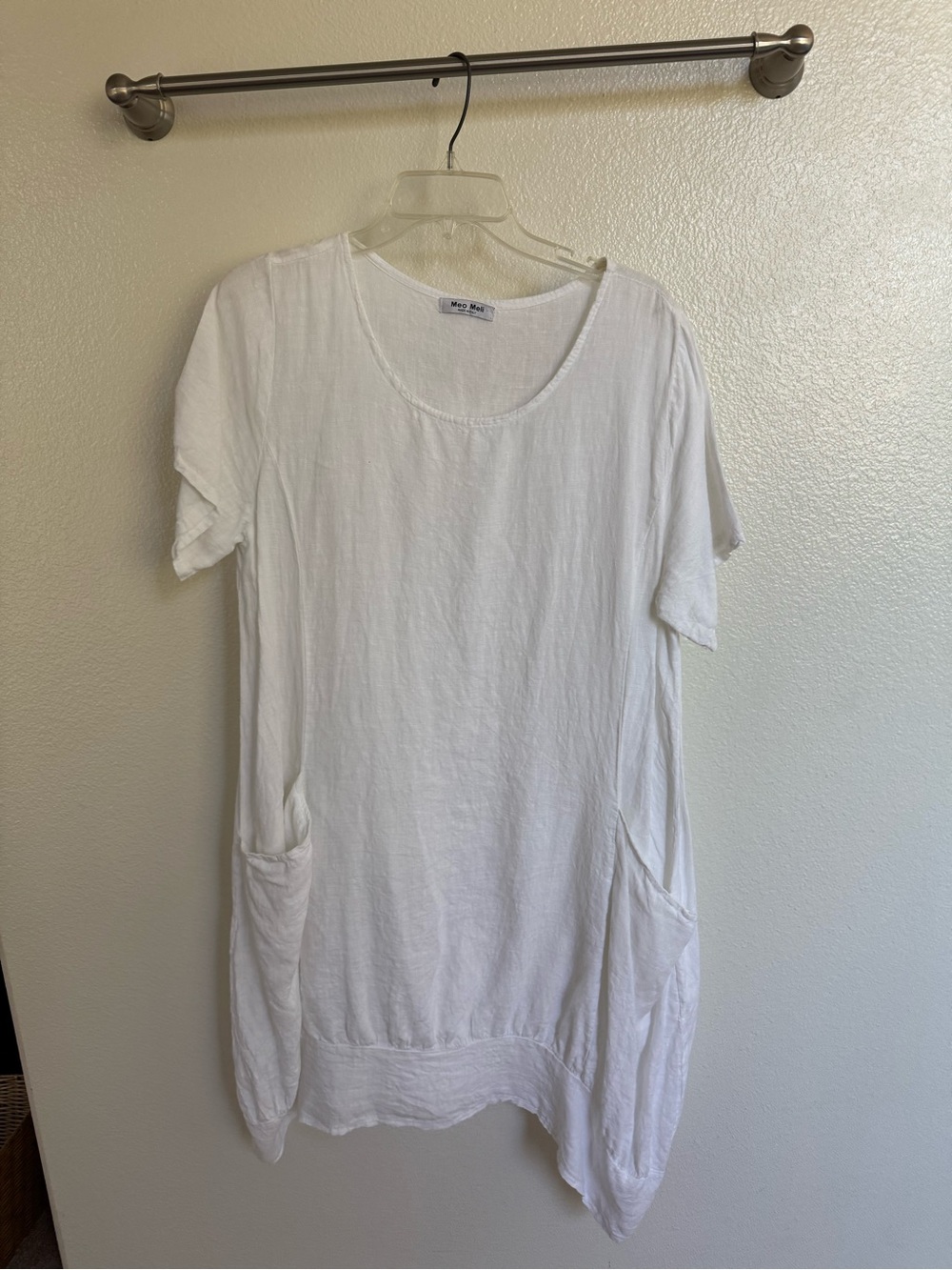 Meo Meli White Scoop Neck Short Sleeve Tunic with Pockets